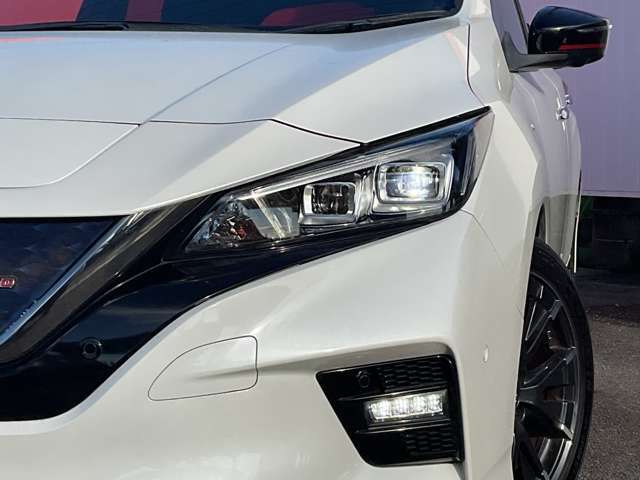 LEDヘッドランプ仕様。シャープな白光色のLEDランプを採用しました。夜の視界を明るくしてくれます。