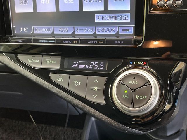 【オートエアコン】一度お好みの温度に設定すれば、車内の温度を検知し風量や温度を自動で調整。暑い…寒い…と何度もスイッチ操作をする必要はありません。快適な車内空間には必須の機能ですね♪