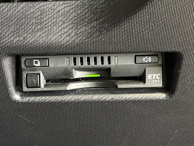 【ETC】高速道路の料金所をストレスなく通過！話題のスポットやサービスエリアに多い「スマートIC」利用時は必須のアイテムです。当店でセットアップを実施、ご納車当日からすぐにご利用いただけます！