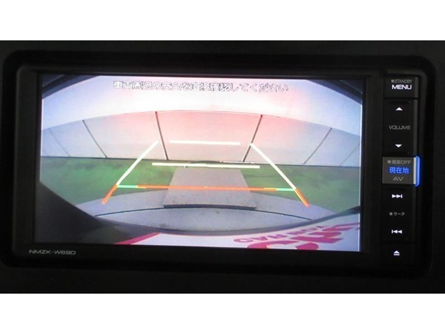 バックモニターが付いて、苦手なバックをサポートします。