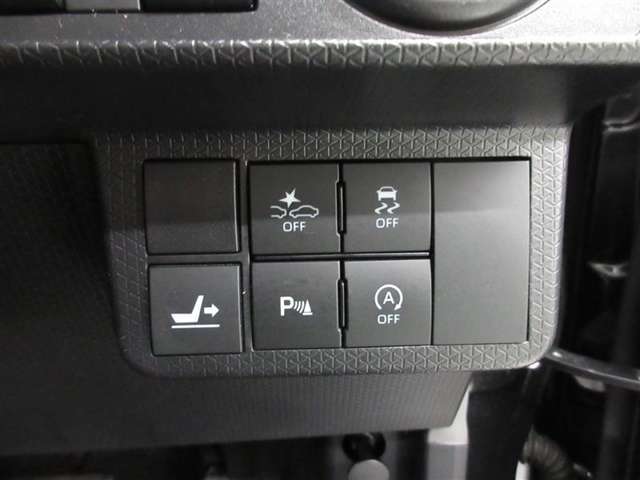 ペダル踏み間違いなどの誤発進加速抑制機能も付いた、衝突回避支援システム、スマートアシストが付いています。