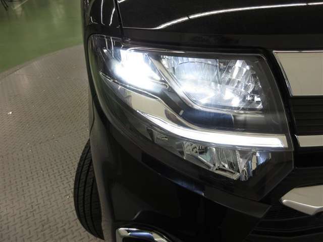 通常のハロゲンランプに比べ2倍以上明るく、しかもロングライフのLEDランプです。