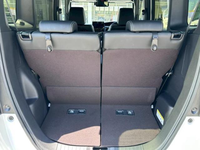 WECARSでは各商談席に大型モニターをご用意しております！見やすい大画面でゆったりと全国の在庫をご覧いただけます！是非ご来店お待ちしております！