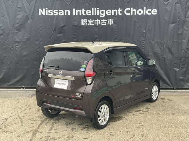 納車前に入念な点検整備をさせていただきます。もちろん全車走行距離無制限のワイド保証付きですので安心してお乗りいただけます。