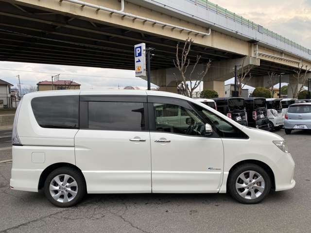 【仕入れプロが拘り抜いた車両】当店の展示車両はメーターの改ざん、修復歴の不当表示は一切ございません。KS-SELECTION　堺泉北店　0723ー49ー7124お気軽にお電話お待ちしております♪