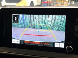 【バックカメラ】駐車時に後方がリアルタイム映像で確認できます。大型商業施設や立体駐車場での駐車時や、夜間のバック時に大活躍！運転スキルに関わらず、今や必須となった装備のひとつです！