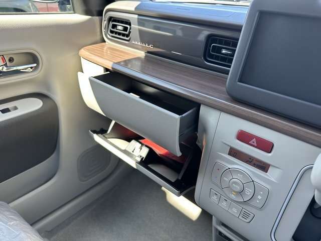 ★5年コーティング（契約時限定）が軽自動車￥39,800円、コンパクトカー￥49,800円、ミニバン￥59,800円で施工出来ます。新車のピッカピカの状態をより長くキープします！