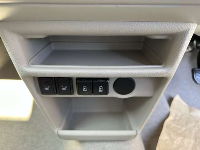 ★全国陸送費定額キャンペーンも実施中！★全国何処でも陸送会社がご自宅までお車をしっかりとお届します！陸送費につきましてはお気軽にお問合せください！※納車時ご来店いただければ、納車費用はかかりません！