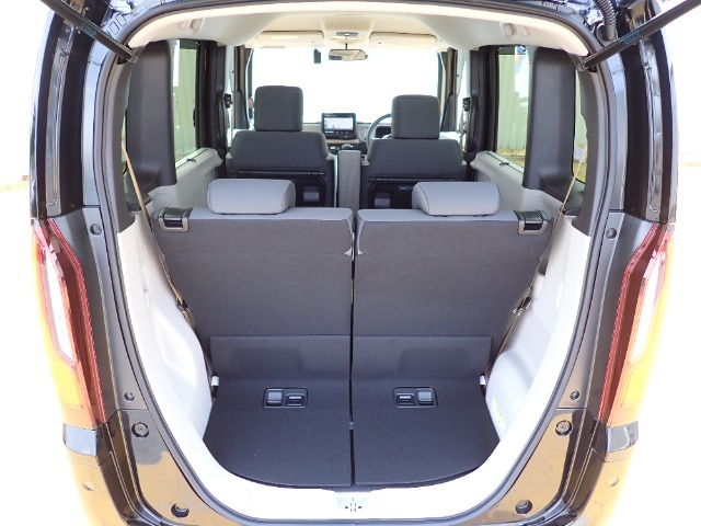 ◆定員乗車時のカーゴルームです。普段のお買い物の荷物やたくさんの収納が可能です。