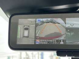 車を空から見たような映像が映る、アラウンドビューモニターで車両周辺の安全確認も一目でできます！小さなお子様や障害物も確認できるので、運転のし易さだけではなく事故防止にも役立ちます♪
