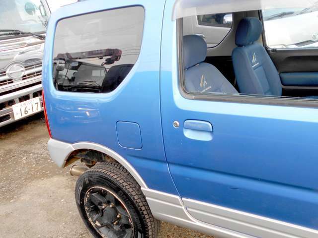 ご成約クーポンとして全車下廻りの錆止め（油性ブラックシャーシ塗装）を納車時無料にて施行致します。自社整備工場＆板金工場完備です。アフターもお任せ下さい！！