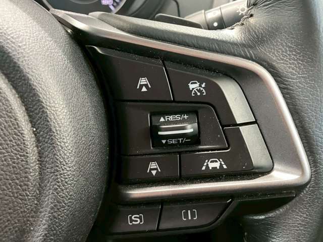 【ACC】一定速度での巡航はもちろん、前方の車両との距離を一定に保ちながら自動で加減速を行います。高速道路走行時には大変嬉しい機能です。