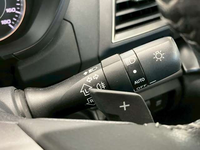 【パドルシフト】MTモード付き！エンジンブレーキを効かせたい、スポーティに走りたい気分の時にはピッタリの装備ですね♪