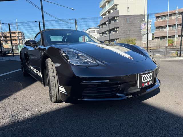 黒で統一されたエクステリア！