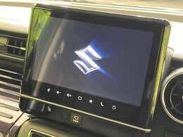 【純正ナビ】人気の純正ナビを装備しております。ナビの使いやすさはもちろん、オーディオ機能も充実！キャンプや旅行はもちろん、通勤や買い物など普段のドライブも楽しくなるはず♪