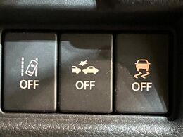 【スズキ　セーフティサポート】走行中に前方の車両等を認識し、衝突しそうな時は警報とブレーキで衝突回避と被害軽減をアシスト。より安全にドライブをお楽しみいただけます。