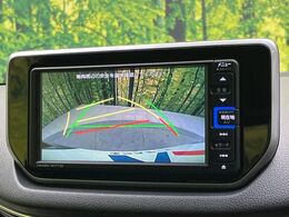 【バックカメラ】駐車時に後方がリアルタイム映像で確認できます。大型商業施設や立体駐車場での駐車時や、夜間のバック時に大活躍！運転スキルに関わらず、今や必須となった装備のひとつです！