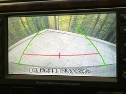 【バックカメラ】駐車時に後方がリアルタイム映像で確認できます。大型商業施設や立体駐車場での駐車時や、夜間のバック時に大活躍！運転スキルに関わらず、今や必須となった装備のひとつです！