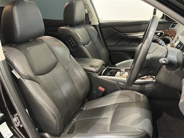 気になる車はすぐにお問い合わせください！画面右側の0066から始まる無料ダイヤルからお問い合わせ下さい！専門スタッフがお車のご質問にお答えいたします！