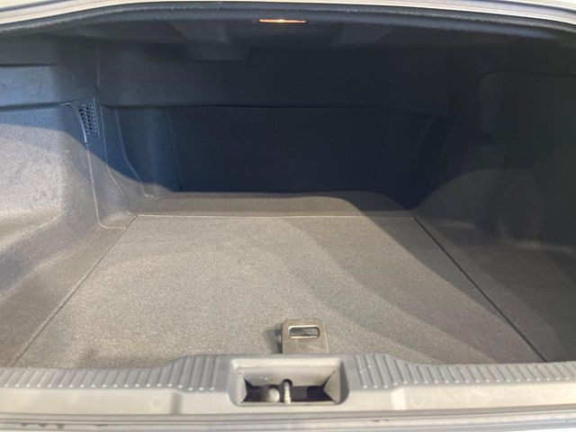 ラゲッジルームは、大容量のスペースを確保。普段のお買い物からレジャーまで、幅広く活躍してくれます！また、リアシートを倒すことでバリエーション豊かにお使いいただけます。