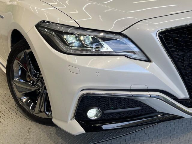 【三眼LEDヘッドライト】スタイリッシュな見た目の三眼LEDヘッドライトを装備♪スタイルだけでなく、夜間の走行も視界良好で安心してお乗りいただけます。