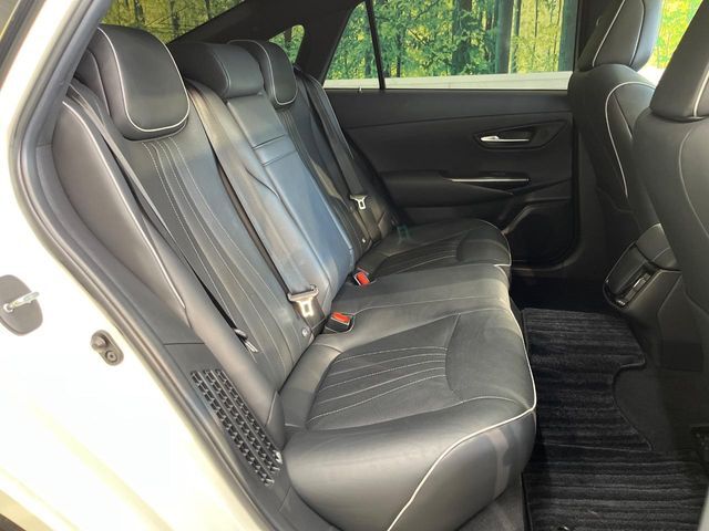 後部座席も気になるようなキズ・汚れやへたり等、大きなダメージはなく、良好な状態です。
