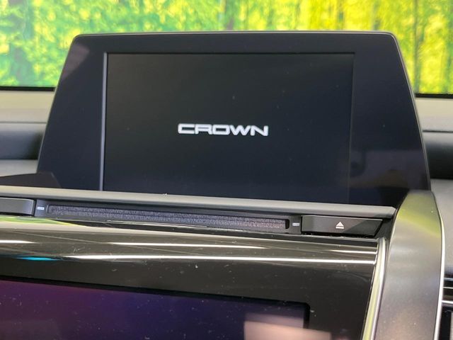 【メーカー純正8インチナビ】インテリアに溶け込むスタイリッシュな「専用設計」メーカーナビを装備♪視認性や操作性など基本性能にも優れ、より上質なカーライフをお楽しみいただけます。