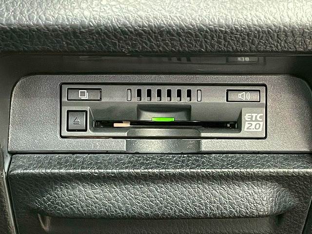 【ETC車載器】を装備しておりますので、ご納車直後からの遠距離ドライブも可能です。土日の利用料金の割引や、朝夕の通行料金を割引料金で高速道路をお楽しみいただけます。