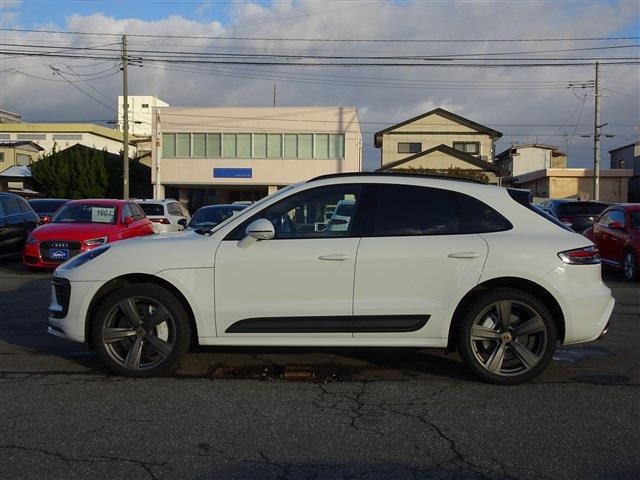 土崎店では輸入車メインで様々な車種をご用意しておりますが、本店のオートバンク大曲店では、国産車をメインで取り扱っておりますのでお気軽にお問合せください。