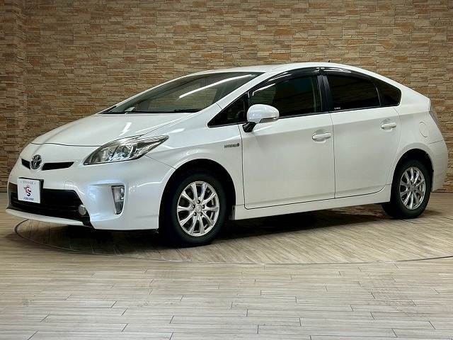 お車ご成約時の付帯率は驚きの90％OVERのキーパーガラスコーティング。雨が降れば、まるで洗車したかのような美しさ。納車後のメンテナンスも楽々。是非一度お試し下さい。