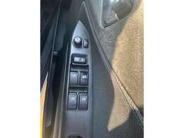 便利な電動格納ミラー付です！狭い道での対向車とのすれ違いや、狭い場所での駐車！洗車機での洗車時にもありがたい嬉しい装備ですね☆