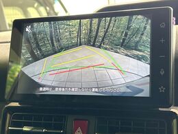 【バックカメラ】駐車時に後方がリアルタイム映像で確認できます。大型商業施設や立体駐車場での駐車時や、夜間のバック時に大活躍！運転スキルに関わらず、今や必須となった装備のひとつです！