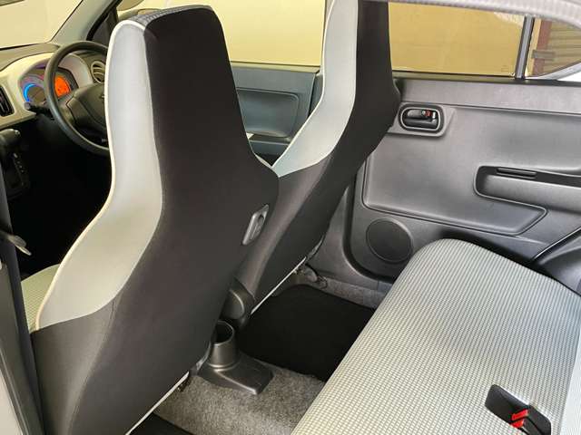 広々した後部座席で、大人が乗ってもストレスなくロングドライブが楽しめます！