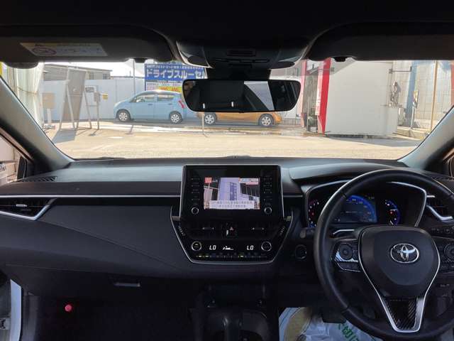 一見ガソリンスタンドですが、お車の販売も承っております。また、敷地内に整備工場も併設しており、自社ブランドの車検もございます。今なら特典が盛りだくさん！！詳しくは当店スタッフまで♪