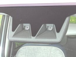 【スマートアシスト】走行中に前方の車両等を認識し、衝突しそうな時は警報とブレーキで衝突回避と被害軽減をアシスト。より安全にドライブをお楽しみいただけます。インテリアに合わせたデザインのステアリングは、