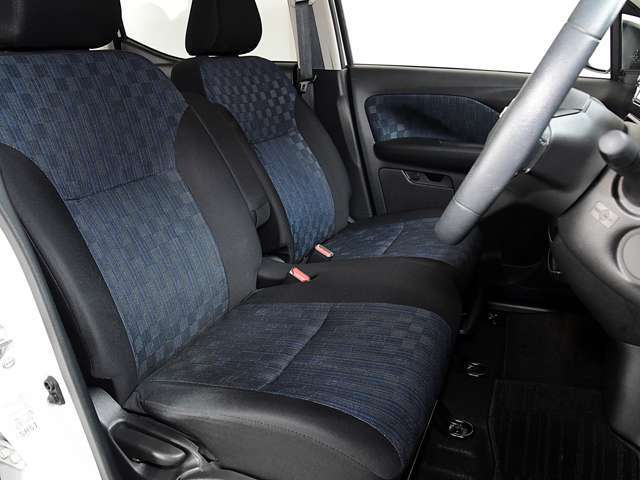 運転席まわりです。実際に座ってみて乗り心地を体感してみて下さい。