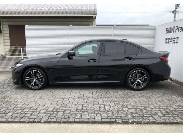 BMW専門のメカニックが100項目にも上る点検整備を徹底的に実施！ご納車後も全国の正規ディーラーで受けられる保証が付いております。MieChuoBMWでは、保障費用は車両本体価格に含まれます！