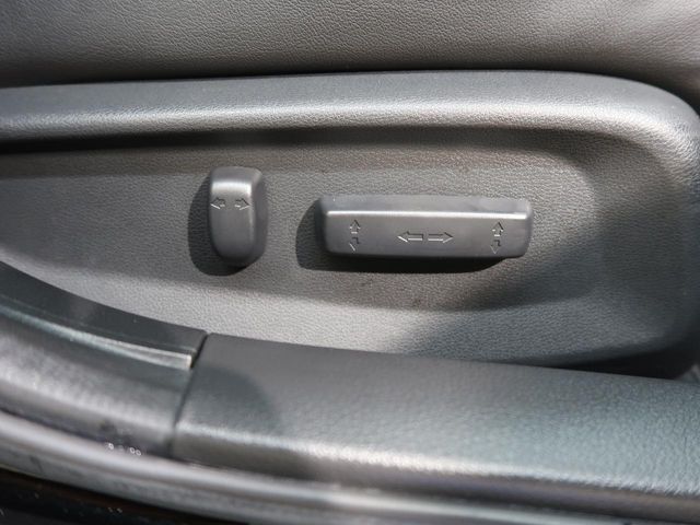 【パワーシート】スイッチ一つで簡単にシートの微調整が可能！電動だから力もいりません！快適なシートポジションにセットして、快適なドライブをお楽しみください。