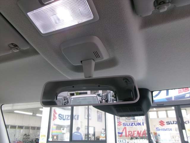 【整備工場完備】当店では近畿運輸局から認可を受けた整備工場を完備しております！オクルマの整備は全て当店でご対応可能です！国家資格を保有した整備士も常駐しておりますのでご安心して整備をお受け頂けます！