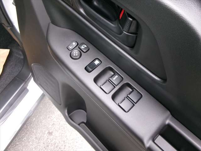 【車検】当店魅力の一つ！それは『車検』でございます。ユーザー様には格安で車検を受けて頂きたい思いから格安車検を実施させて頂いております。よりお安く・ご安心して車検をお受け頂けます！