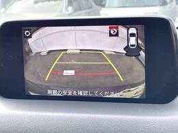 【バックカメラ】駐車時に後方がリアルタイム映像で確認できます。大型商業施設や立体駐車場での駐車時や、夜間のバック時に大活躍！運転スキルに関わらず、今や必須となった装備のひとつです！