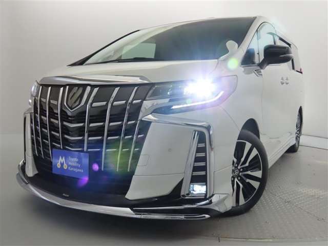 高輝度で点灯速度が速く、しかも消費電力の少ないLEDヘッドライトが装備されています！LEDの明るい光が走行中の視界の確保をサポートして、夜のドライブがより楽しく安全に運転できます♪