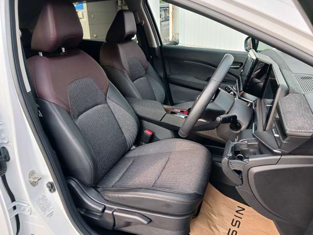運転席側から観たフロントシートのイメージです。