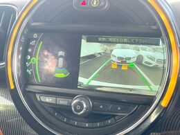 ●ガイドライン付きバックカメラ：不安な駐車もこれで安心！ガイドライン付きなので狭い箇所での駐車もラクラクです！