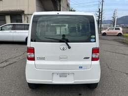 室内展示場を完備しておりますので、天候の悪い日でもゆっくりと車両をご覧下さい。