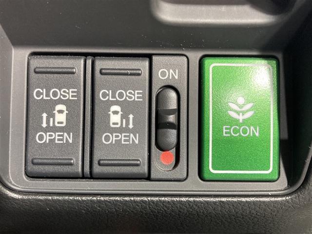 【運転席操作部】『運転席周辺の装備』の画像になります。快適なドライブを楽しむための機能が装備されています！運転席から触れるので使いやすいです！