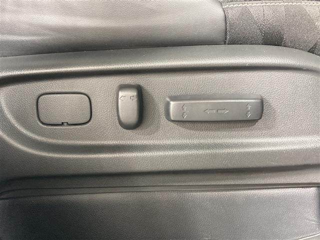 【運転席操作部】『運転席周辺の装備』の画像になります。快適なドライブを楽しむための機能が装備されています！運転席から触れるので使いやすいです！