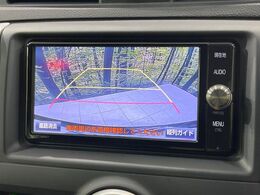【バックカメラ】駐車時に後方がリアルタイム映像で確認できます。大型商業施設や立体駐車場での駐車時や、夜間のバック時に大活躍！運転スキルに関わらず、今や必須となった装備のひとつです！