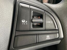 【アダプティブクルーズコントロール】高速道路での長距離走行が楽に！！自動で速度を保つクルーズコントロールが、衝突軽減システムと連携し、前方の車両を感知して車間を保つように速度調節してくれます！！