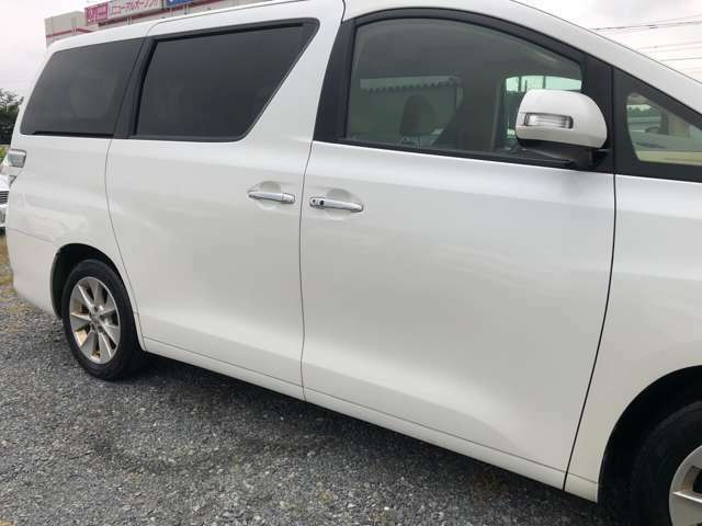 中古車なので多少の細かい目立たない傷があると思いますが、全体的に綺麗な車です。